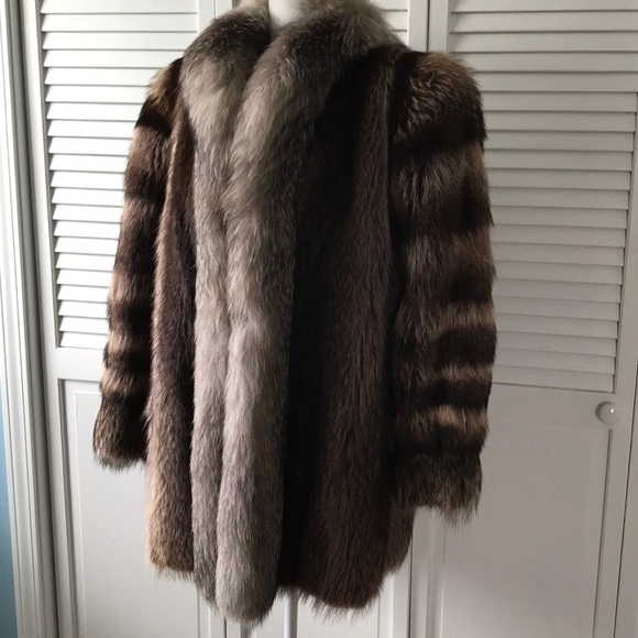 Price firm FOUR SEASONS FUR CO. LTD Raccoon With Fox Trim Fur Coat - Picture 2 of 9